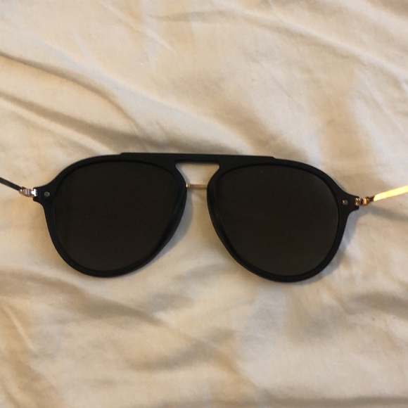 Misguided aviators - Picture 2 of 3